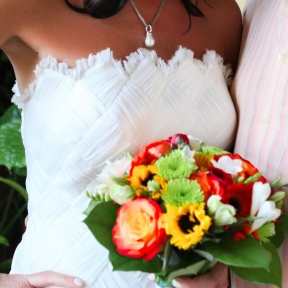 Wedding Dress - Picture 3 of 10